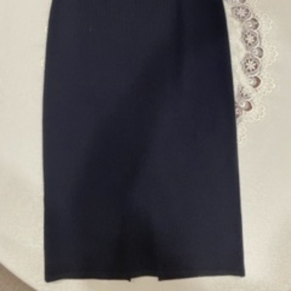 St John long knit Skirt, size 4, Black - Picture 2 of 4